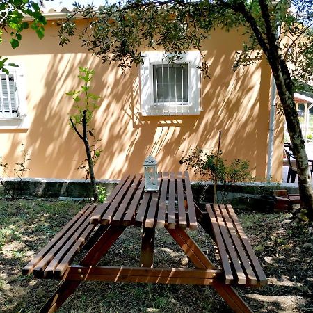 Family Holiday Apartment With Garden & Bbq Velonades  Ngoại thất bức ảnh