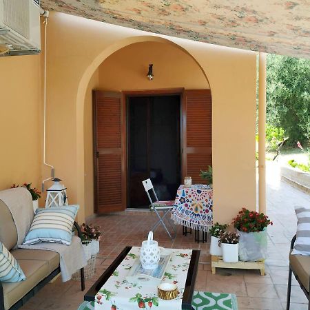 Family Holiday Apartment With Garden & Bbq Velonades  Ngoại thất bức ảnh