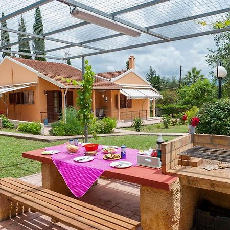 Family Holiday Apartment With Garden & Bbq Velonades  Ngoại thất bức ảnh