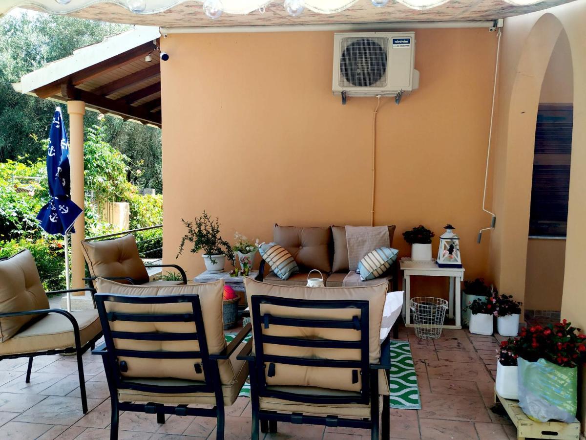 Family Holiday Apartment With Garden & Bbq Velonades  Ngoại thất bức ảnh
