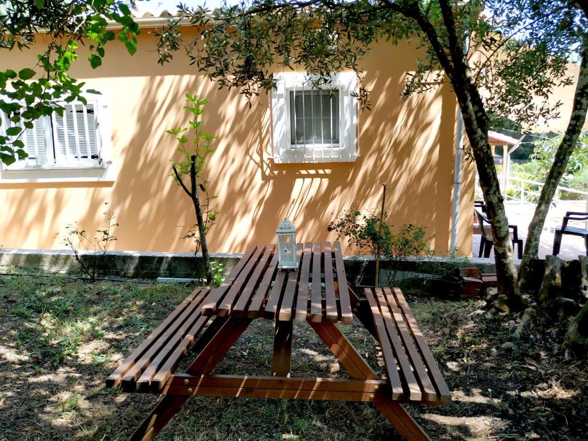 Family Holiday Apartment With Garden & Bbq Velonades  Ngoại thất bức ảnh