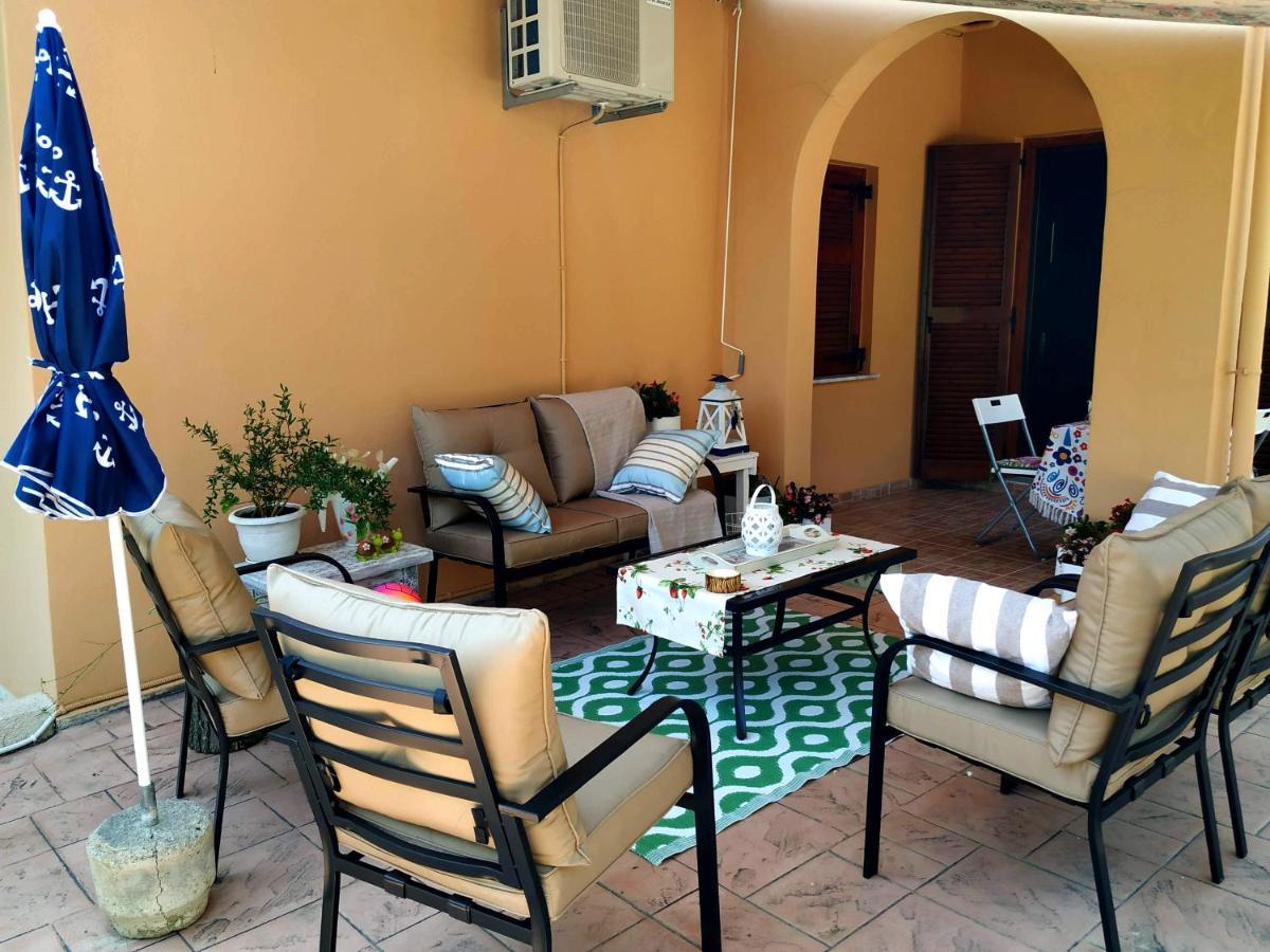 Family Holiday Apartment With Garden & Bbq Velonades  Ngoại thất bức ảnh