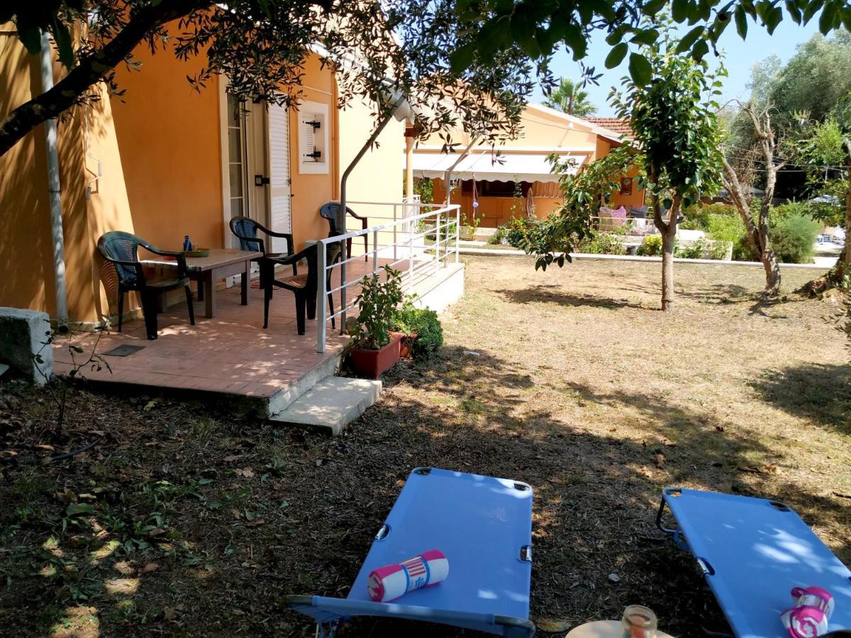 Family Holiday Apartment With Garden & Bbq Velonades  Ngoại thất bức ảnh