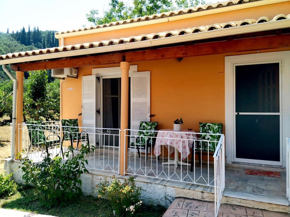 Family Holiday Apartment With Garden & Bbq Velonades  Ngoại thất bức ảnh