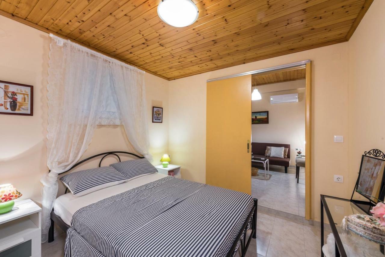 Family Holiday Apartment With Garden & Bbq Velonades  Ngoại thất bức ảnh