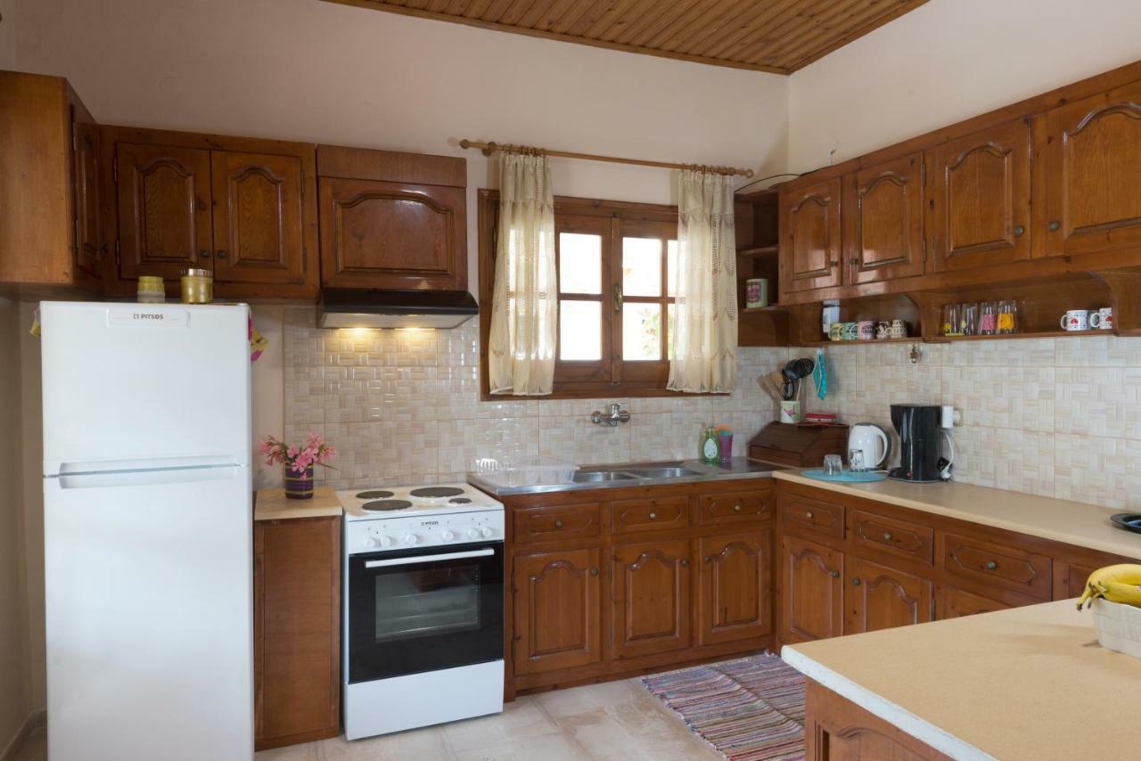 Family Holiday Apartment With Garden & Bbq Velonades  Ngoại thất bức ảnh