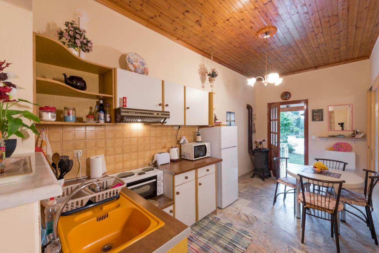 Family Holiday Apartment With Garden & Bbq Velonades  Ngoại thất bức ảnh