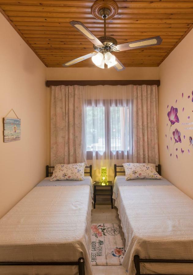Family Holiday Apartment With Garden & Bbq Velonades  Ngoại thất bức ảnh