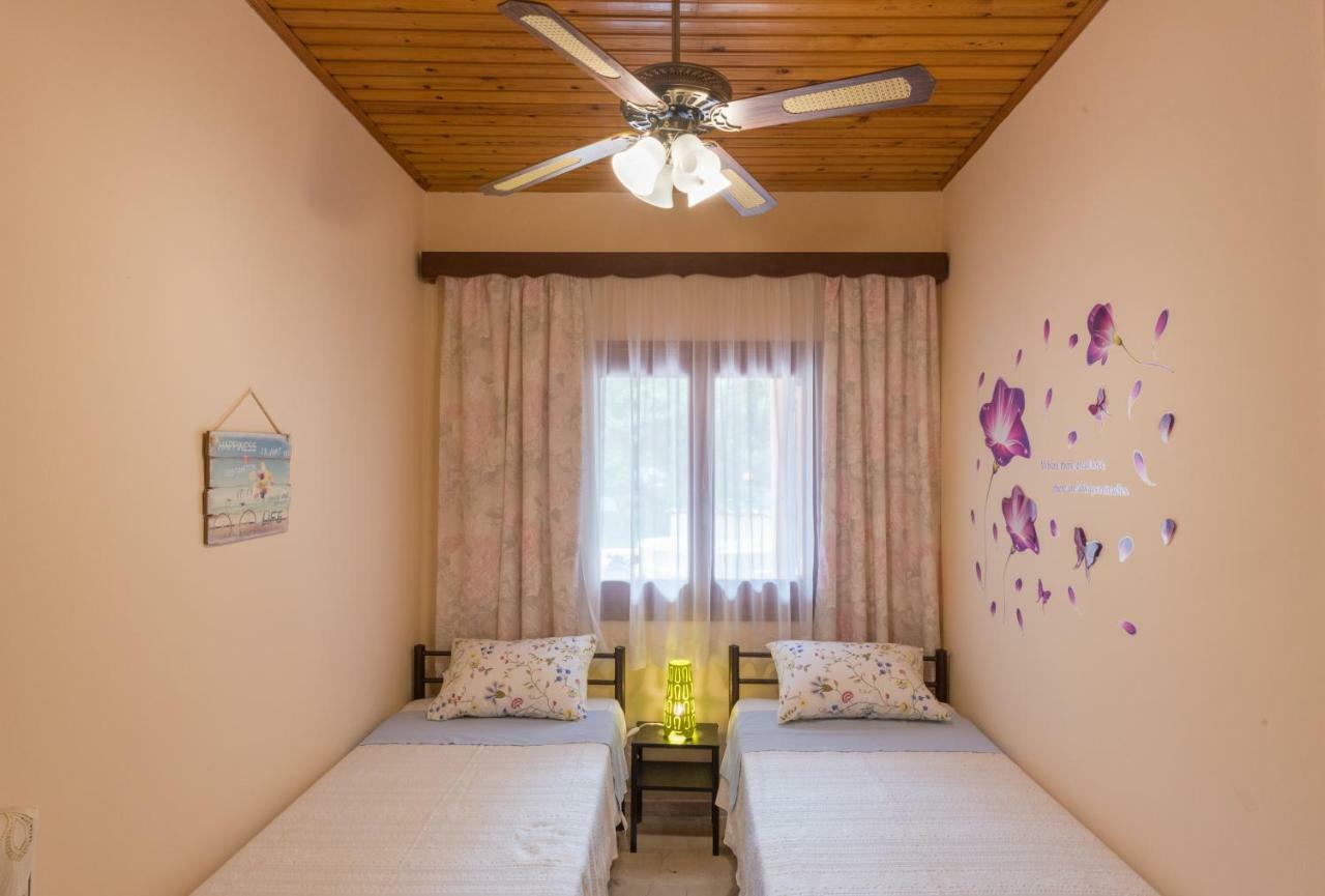 Family Holiday Apartment With Garden & Bbq Velonades  Ngoại thất bức ảnh