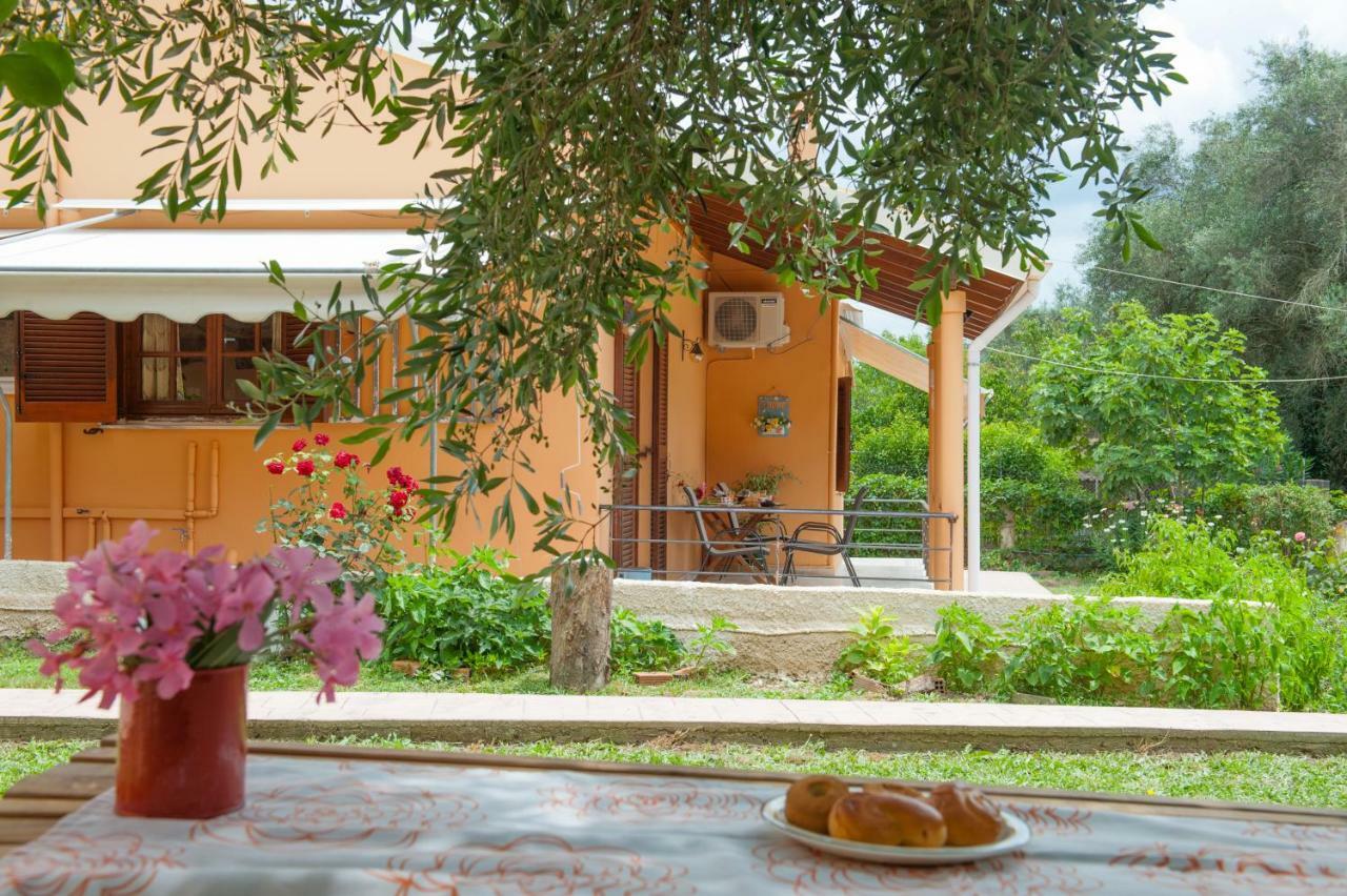 Family Holiday Apartment With Garden & Bbq Velonades  Ngoại thất bức ảnh