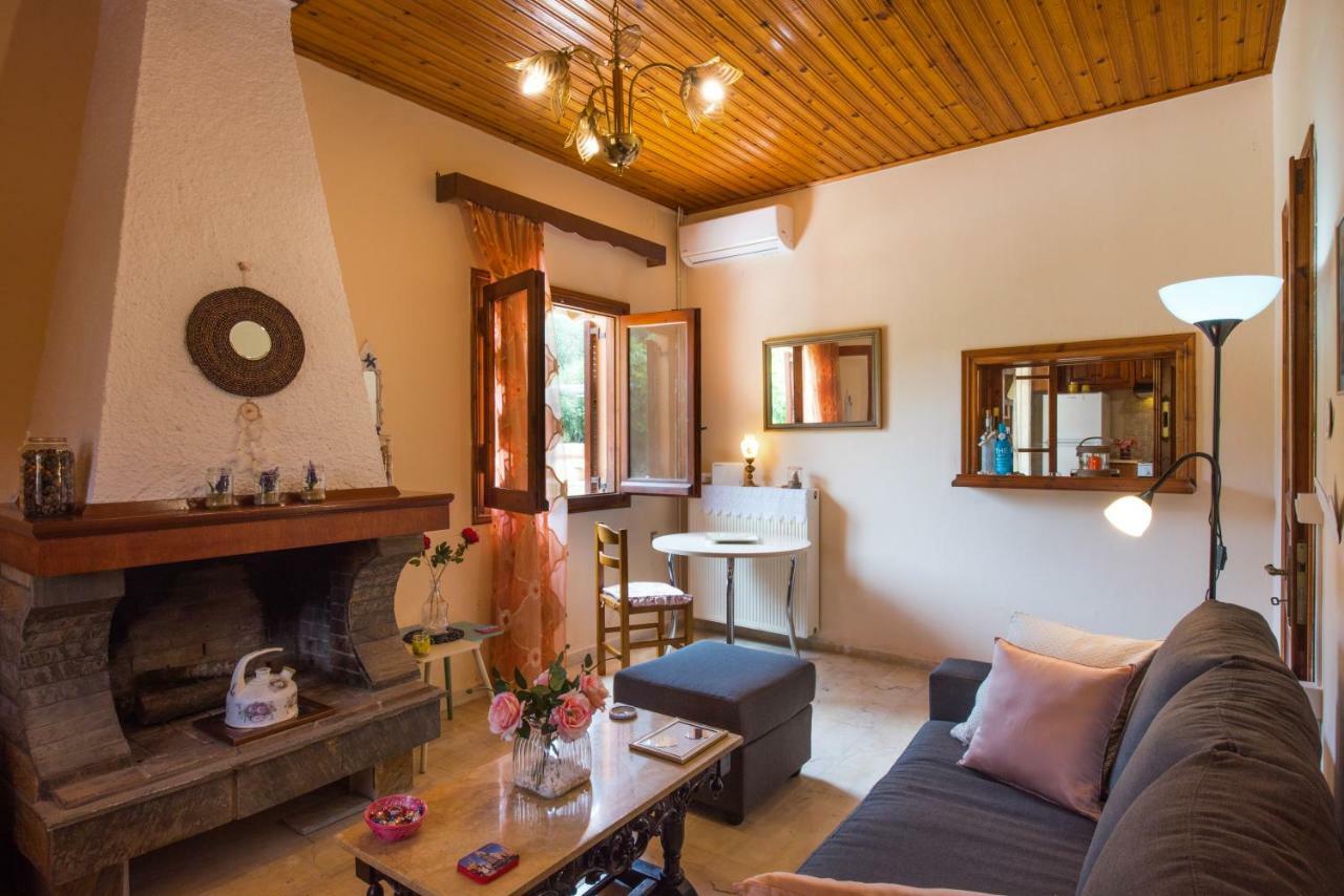 Family Holiday Apartment With Garden & Bbq Velonades  Ngoại thất bức ảnh