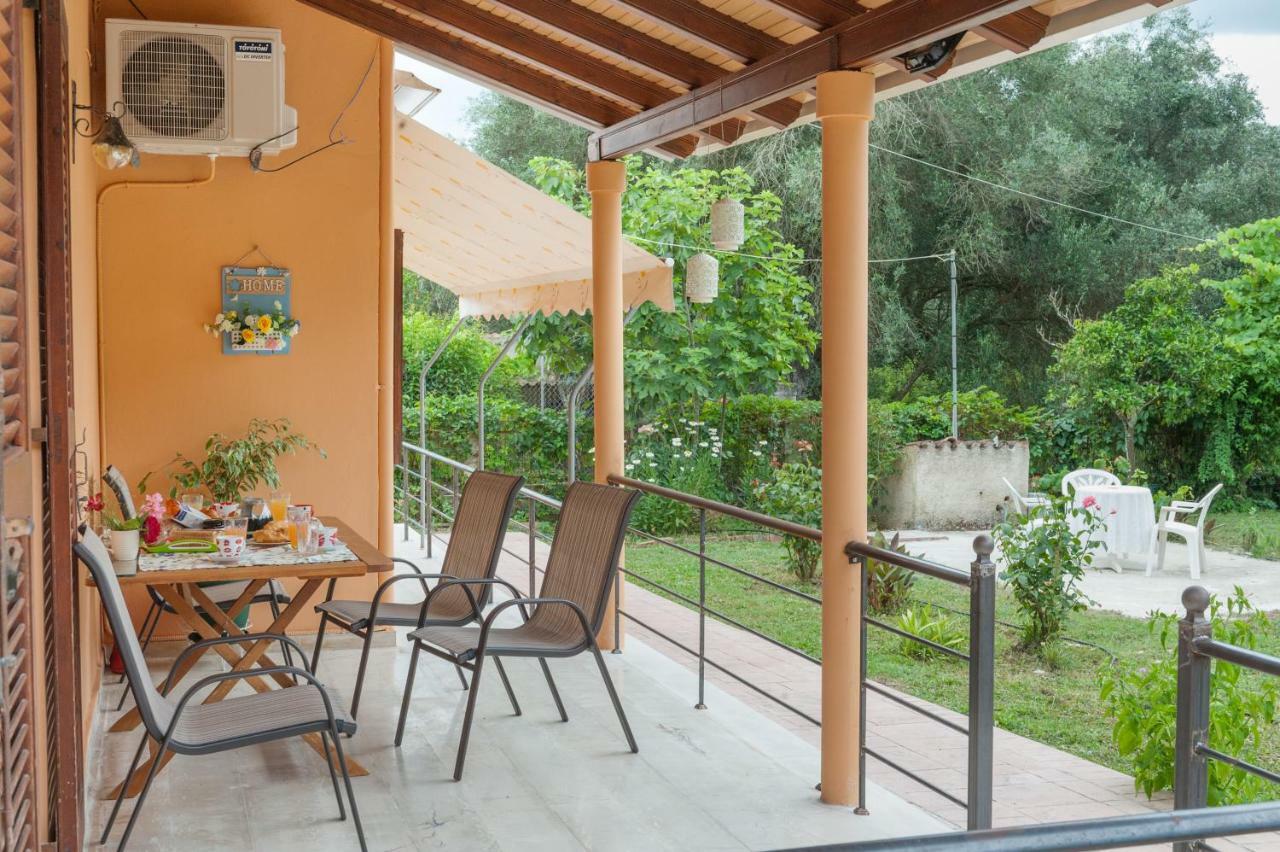 Family Holiday Apartment With Garden & Bbq Velonades  Ngoại thất bức ảnh