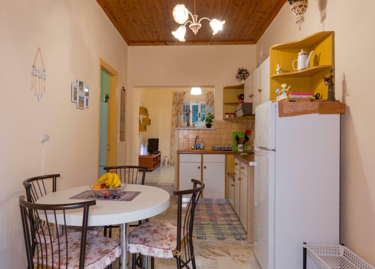 Family Holiday Apartment With Garden & Bbq Velonades  Ngoại thất bức ảnh
