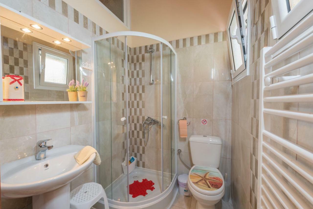Family Holiday Apartment With Garden & Bbq Velonades  Ngoại thất bức ảnh