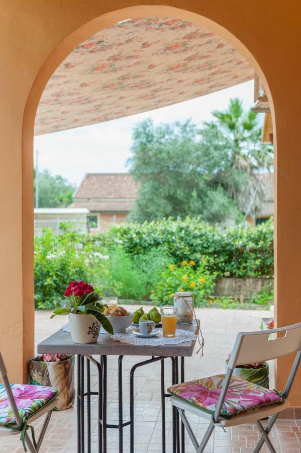 Family Holiday Apartment With Garden & Bbq Velonades  Ngoại thất bức ảnh