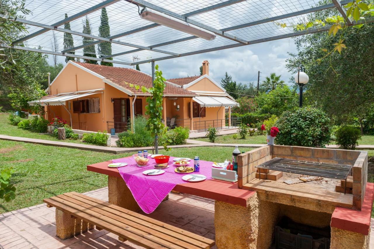 Family Holiday Apartment With Garden & Bbq Velonades  Ngoại thất bức ảnh