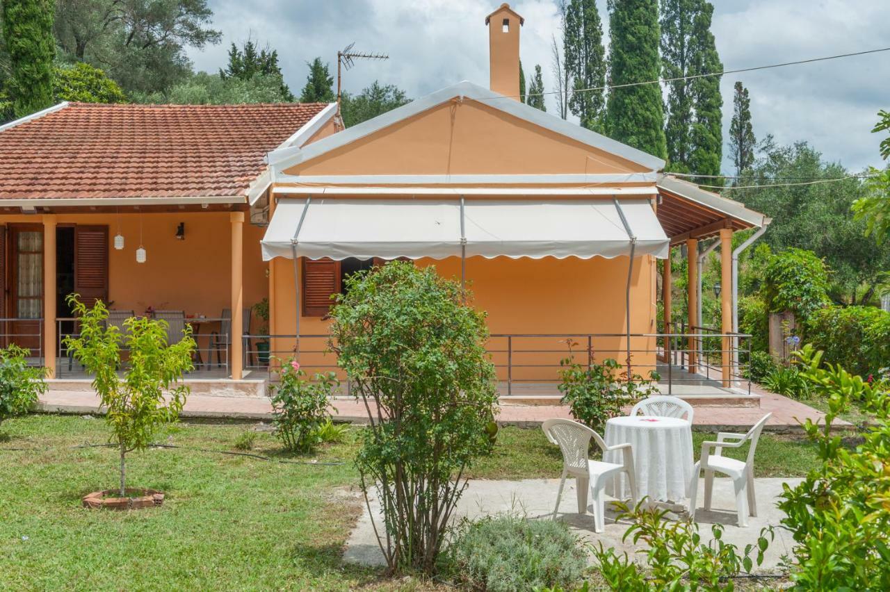 Family Holiday Apartment With Garden & Bbq Velonades  Ngoại thất bức ảnh